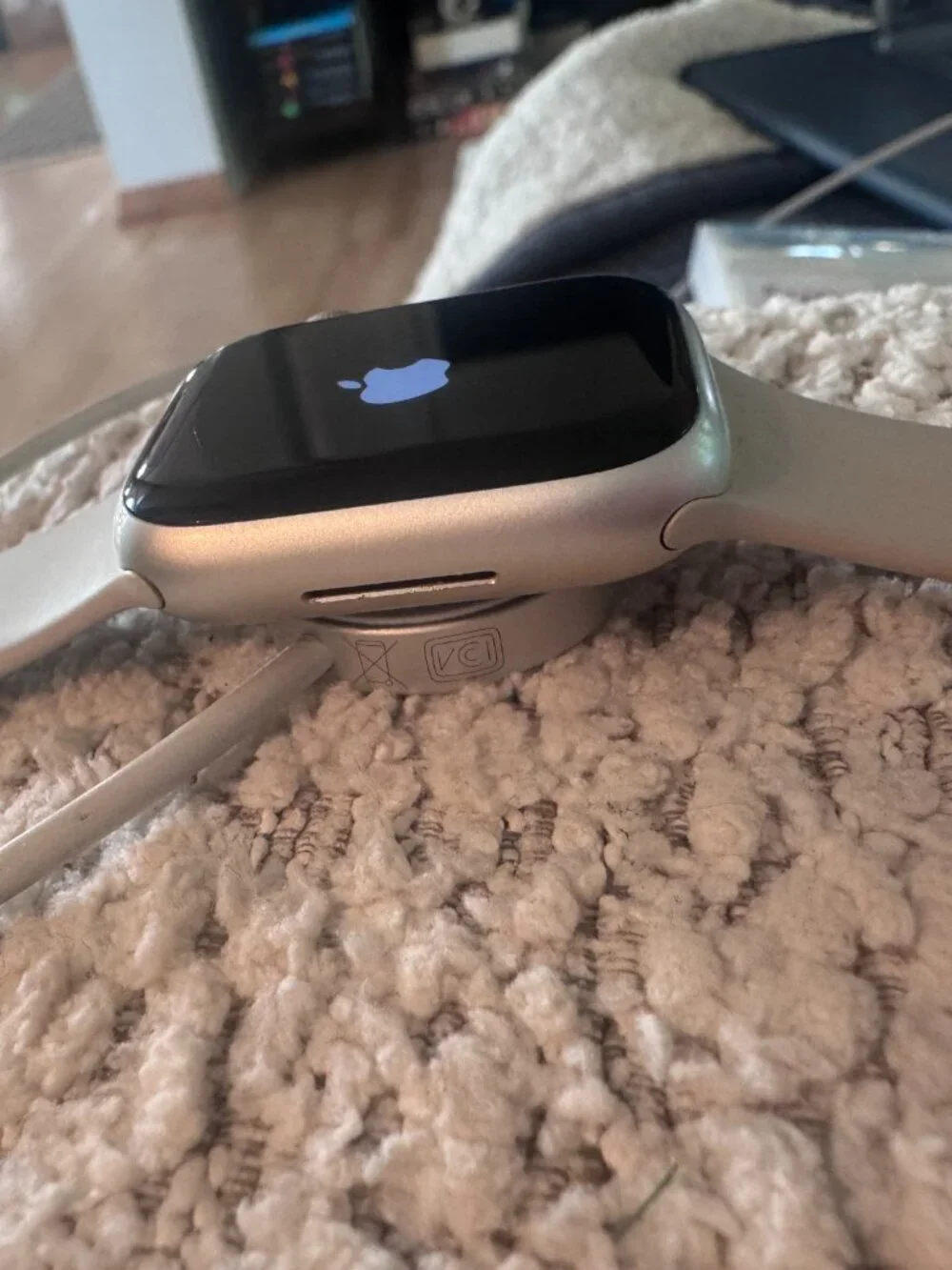 Apple - Watch Series 7 GPS + Cellular, 41mm Starlight Aluminum & Starlight Band
